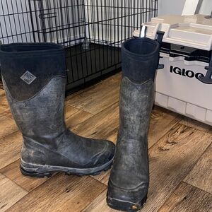 Used men’s muck boots